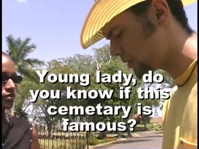 白人解开黑人女孩的胸罩并玩弄她的奶子