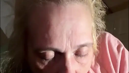 Headrietta: büyük zenci yarağının ruhunu emiyor