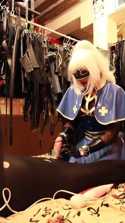 Latex night nurse : Khali's ring