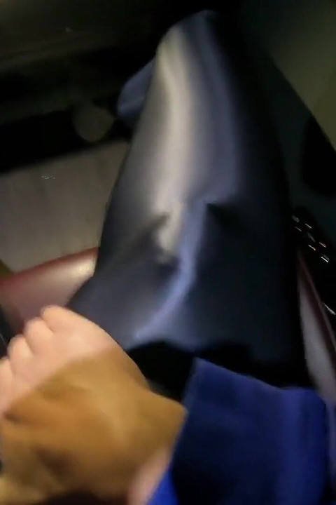 ฉันแตกในเลกกิ้งสุดสวยบนรถเมล์กลับจากการฝึก