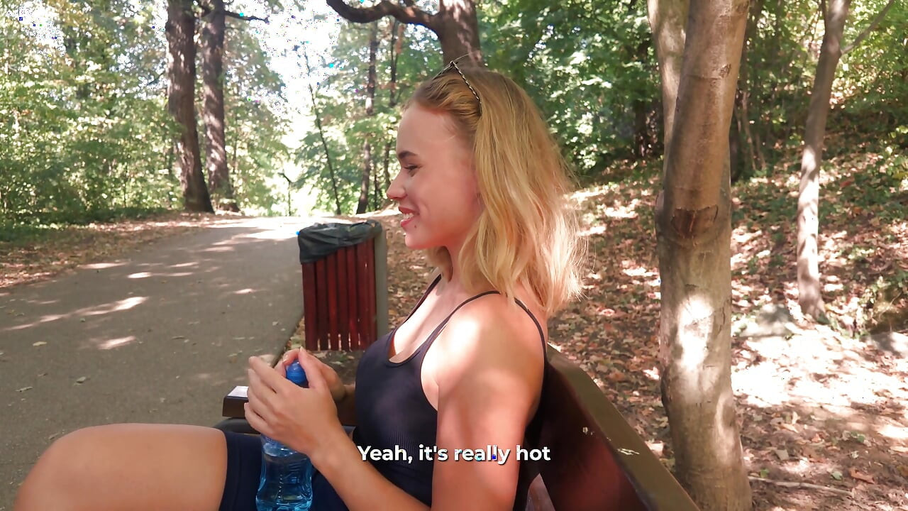 I Sucked a Stranger’s Big Cock in the Park Risky Outdoor Sex