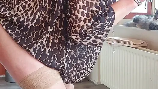 Sigara içerken dildoma biniyorum