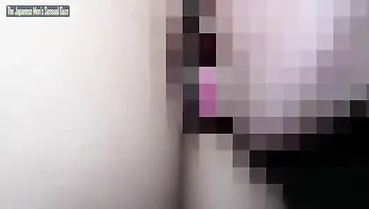 Gülümseyen minik yumuşak göğüslü güzellik, arzu sınırdan kayar ve dağınık bir kremli turta görünümüne dönüşür