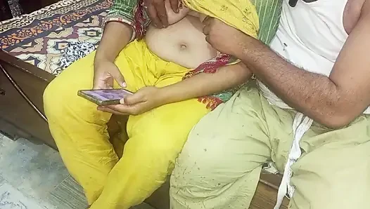 Ateşli ve seksi hintli kadın erkek arkadaşı tarafından sikiliyor