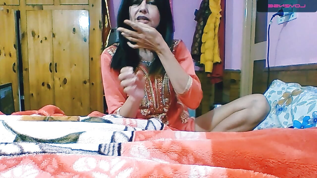 Cô ấy bú cu cho anh chàng và tận hưởng trước khi chịch