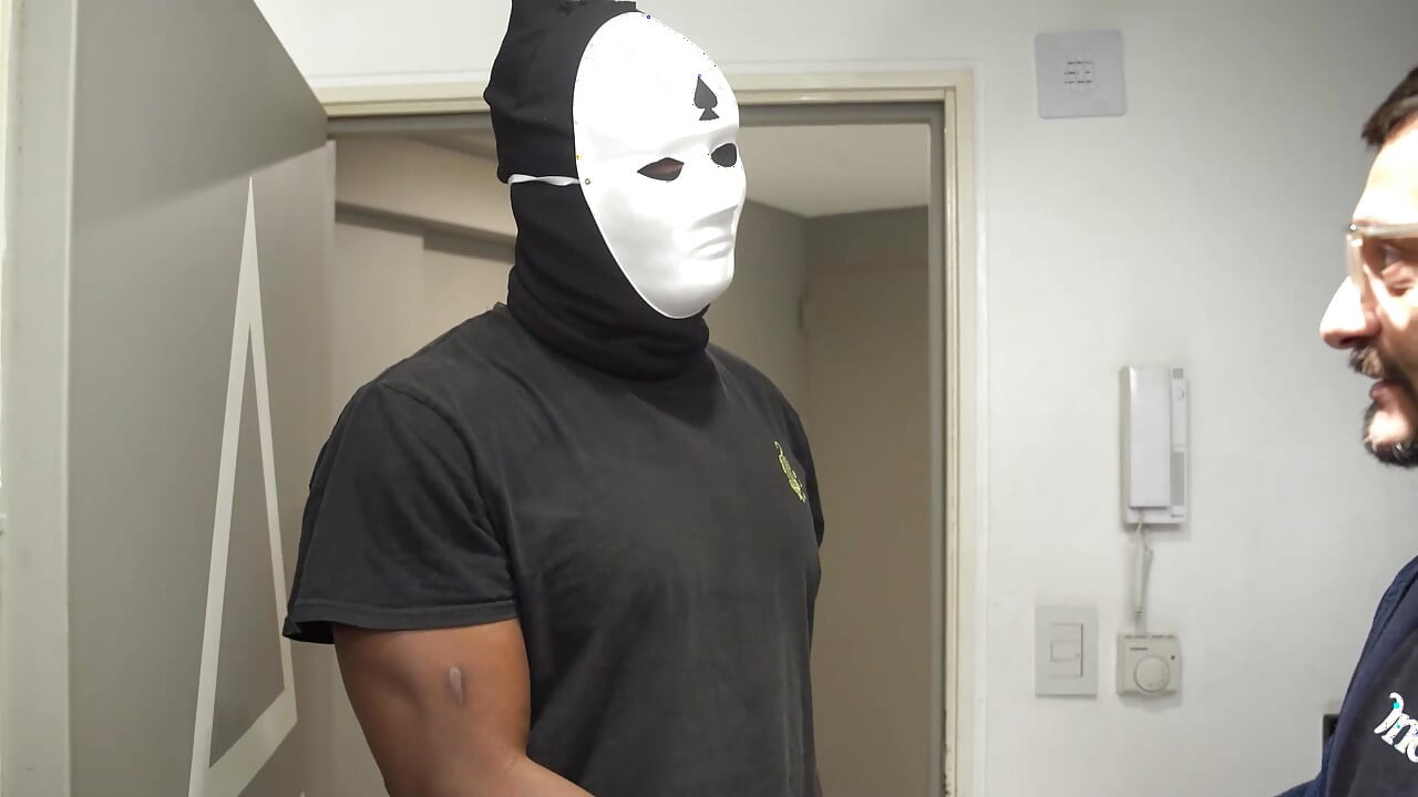Trio Avec Un Maître À Grosse Noire
