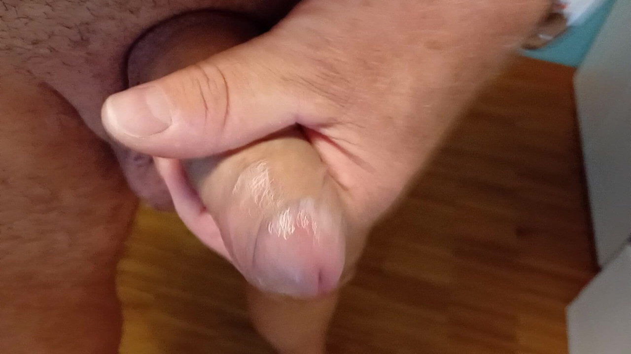 Estava com tesão e sozinho. É por isso que eu me masturbava