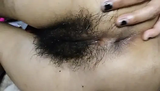 Desi aunty gardh may ungli dal Kar sex ka maza leya