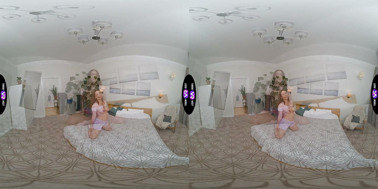 Възбудената Hazel Grace пръсти путката си след пробване на дрехи - TeenMegaWorld