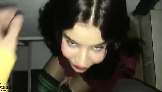 Adik tiriku yang cantik nyepong kontolku setelah pulang dari pesta.