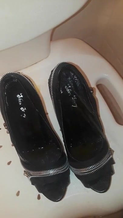 Heelgoddess's heels pissed