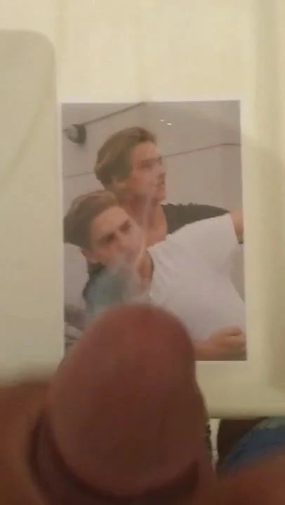 Sprouse twins sperma-tribut