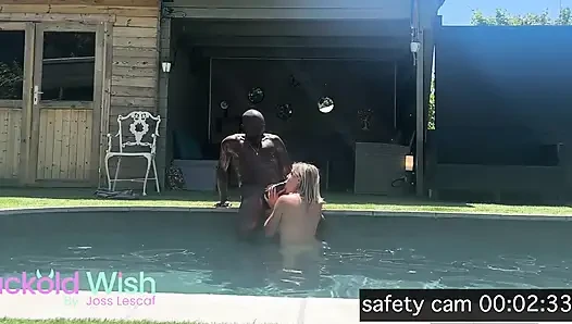 Lumacarie Gets Fuck at Swiming Pool
