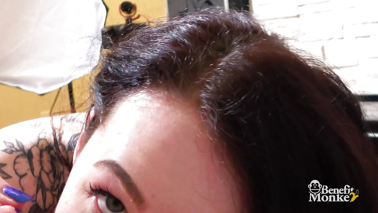 GREEN EYES AND HAIRY PUSSY! SHE SUCKS ME AND I MASTURBATE HER IN A DIRTY HOMEMADE VIDEO! - Benefit Monkey