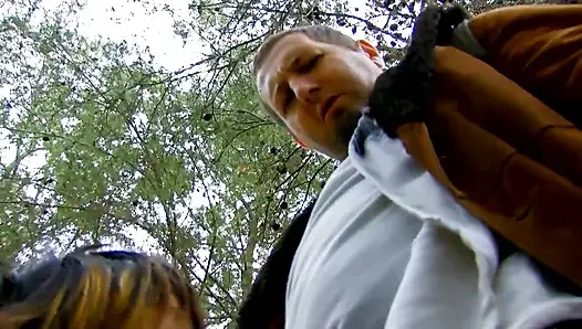 Ben boşalana kadar izleyici tarafından sert sikildim