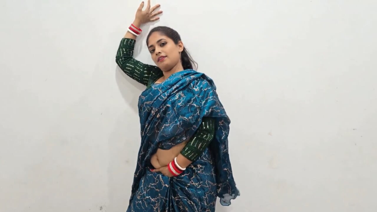 bhabhi ne apne chut aur ass se pani nikal didlo se