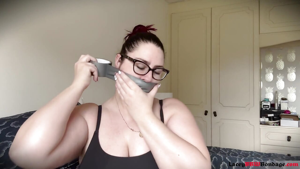 Lacey - Self Gag διασκέδαση και οργασμοί μετά το γυμναστήριο Μέρος 1