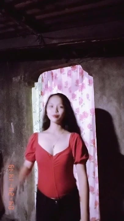 CRISTINE DOING A SEDUCTIVE FUCK ME DANCE