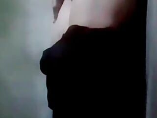 Heiße indische college-mädchen masturbiert und zeigt heiße möpse