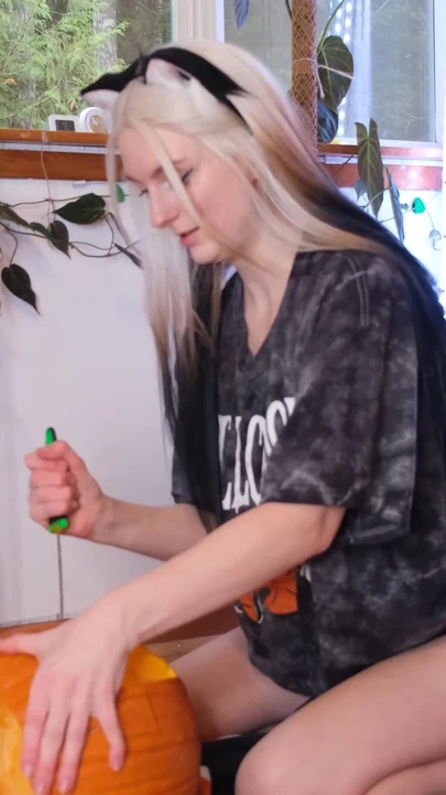 Must-see moment from "Pumpkin Carving Distractions"