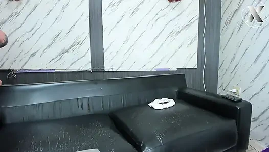 Большой член в тугой киске — настоящие стоны