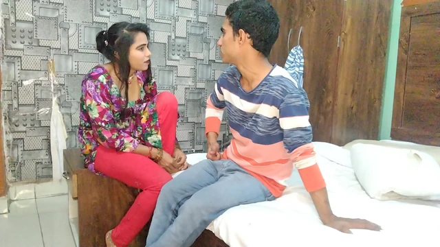 Mom ko betaa ne paayal khaarid kar diya aur mom ki tight pussy se maaje liiye