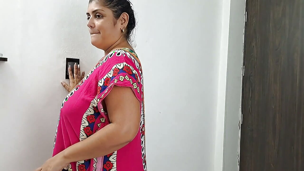 Gorąca MILF masturbująca się