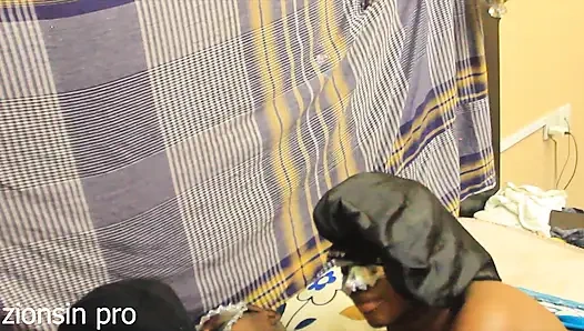 Bu lezbiyenler sadece o yarağı sertleştirmek istiyor