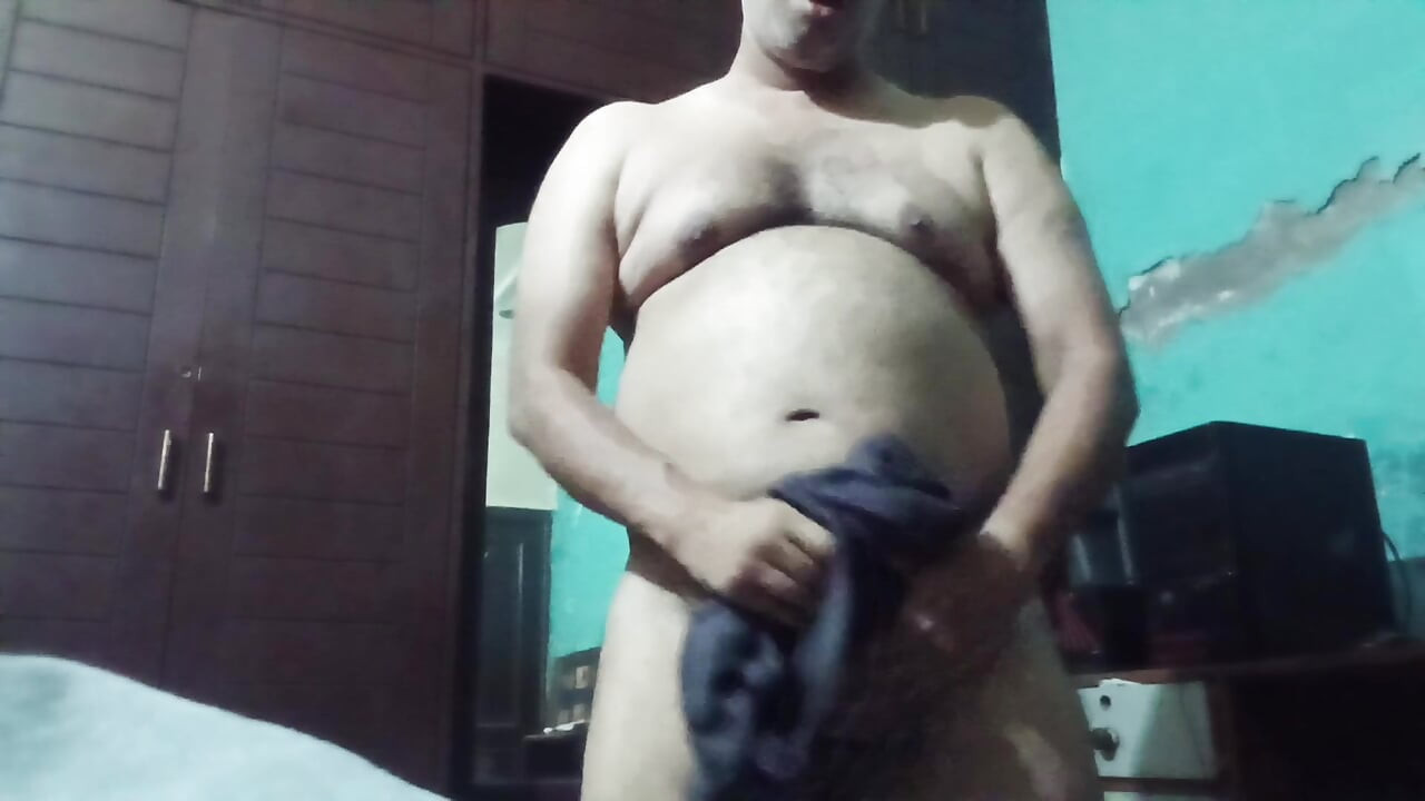 Me alone at home feeling hurny