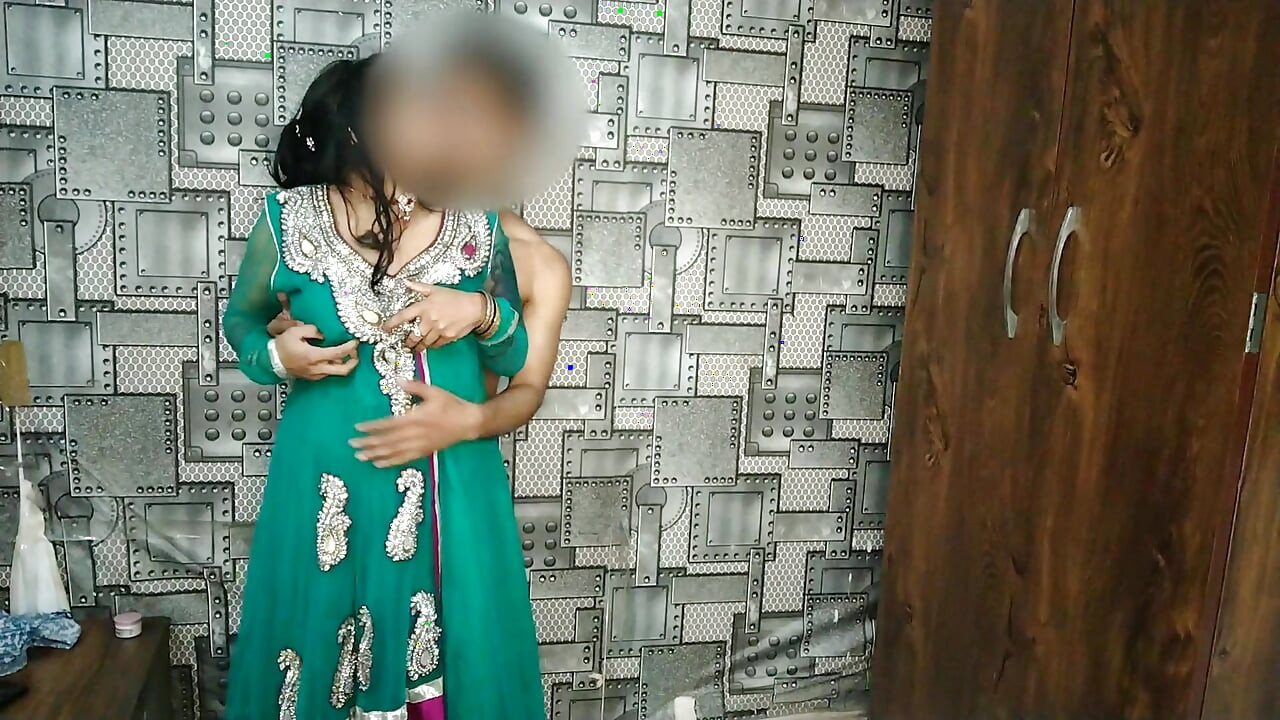 Indian gaane par couple ki romantic sec bed par Sola kar