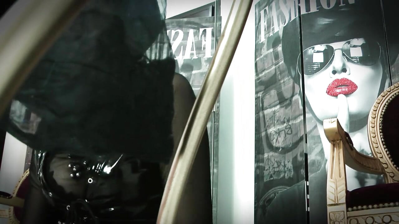 在困惑下被恐吓