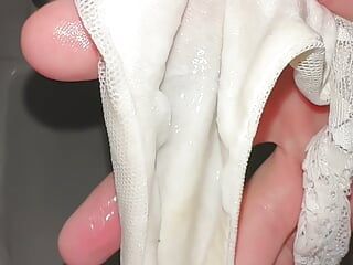 5 rano zalana majtki otrzymują ponownie spermę przed prysznicem