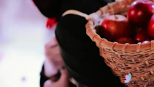 Jiaxin Is the Horny Snow White Who Gets Fucked by the Prince