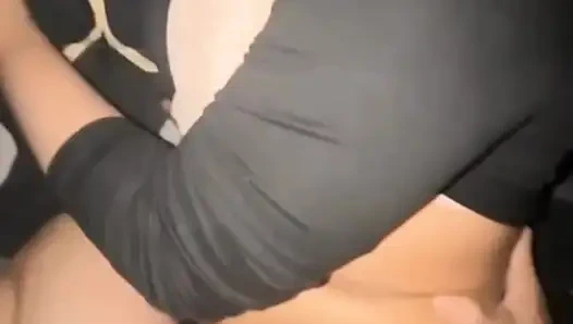 Hijab kecilku muncrat di memek