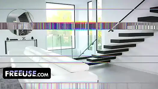 Tiga cewek dominatrix memerintahkan michael swayze untuk mematuhi semua perintah mesumnya