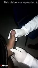 Mostrando pau pra médica, doutora examinando pênis