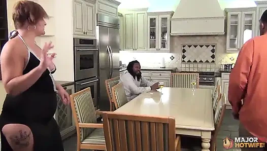 Hotwife interracial dreier!