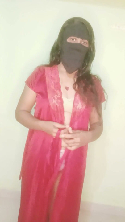 Desi Indian Tamil girl Seduced show her body | Clip 1