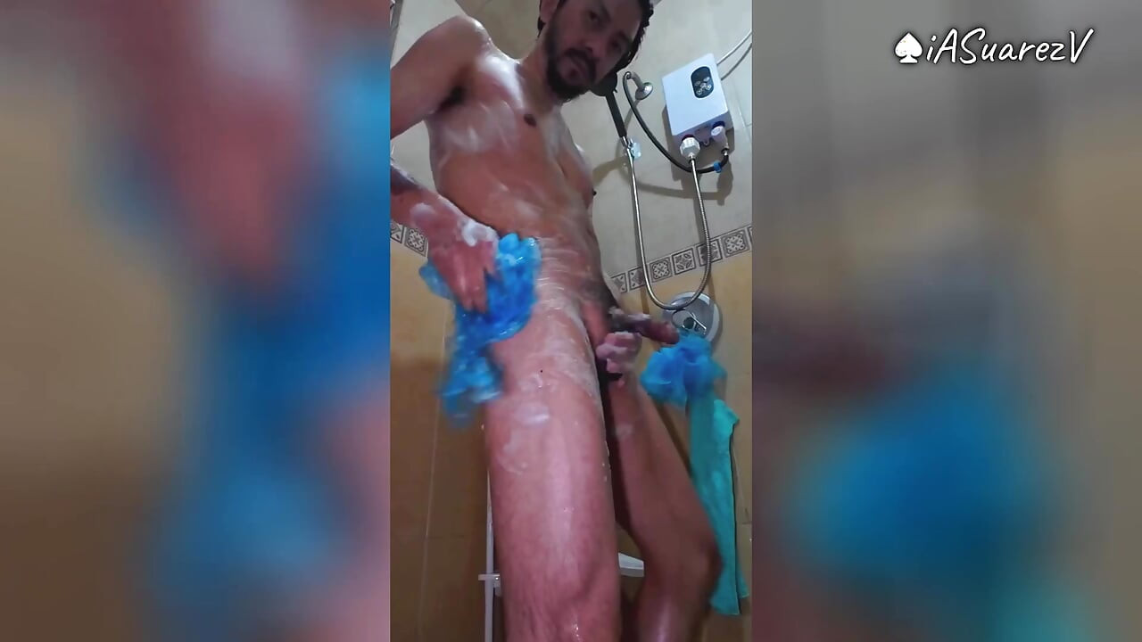 Naked and mature man bathes in front of the camera, dick, ass, feet...