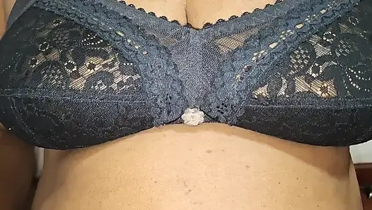 İri göğüslü Asyalı orta yaşlı seksi kadın süper ateşli video