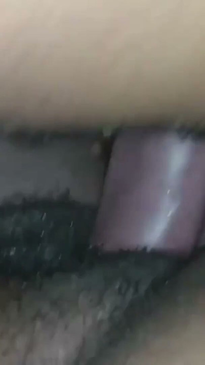 Amatör sert seks üvey annesinin şişman amına iki büyük yarak sokuyor | Klip 1
