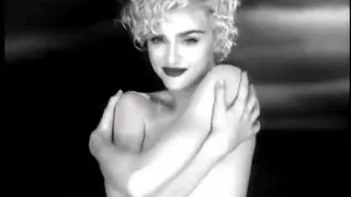 Madonna топлесс, но скрывает свои сиськи