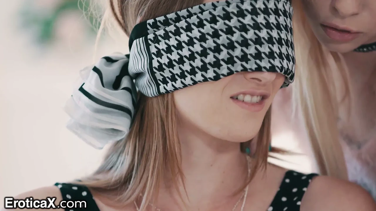 Eroticax 讨厌的生日三人行