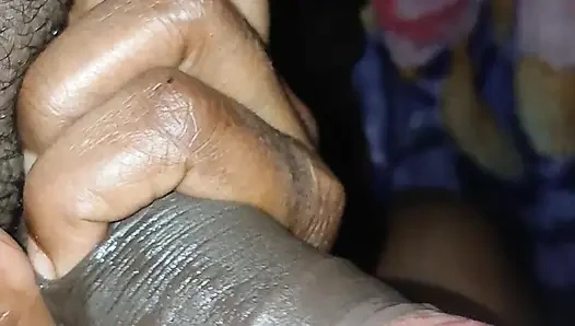 Hintli kadın seks yapıyor ve yüzüne boşalıyor