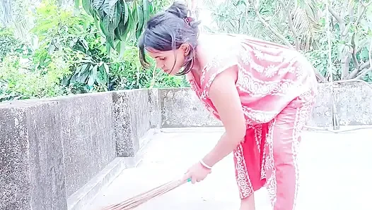Pati ke bahar jane ke baad Bhabhi ne naya brah lene ke bahane ghar me bula kar kiya sex
