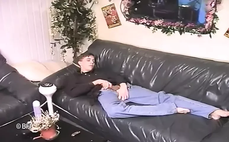 4 chlapci a bělo-černé uspokojení 2 scény v 1