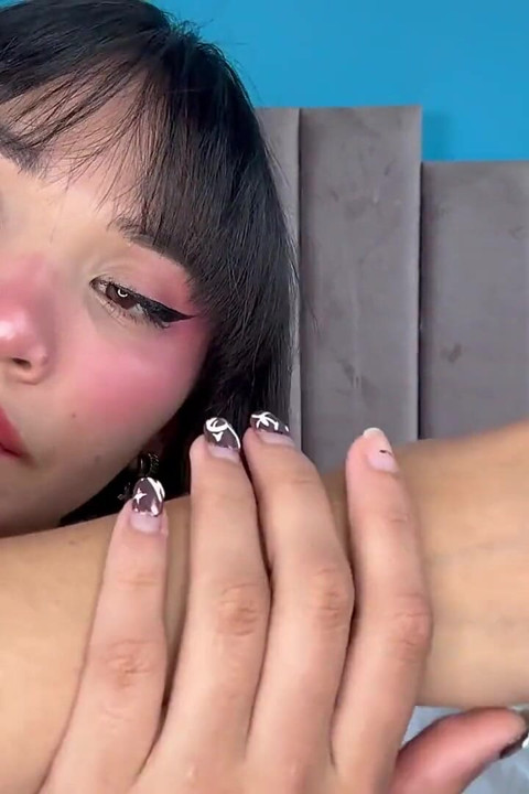 腕を舐めるのが大好き