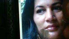 Homenaje a la cara sexy de la tía india