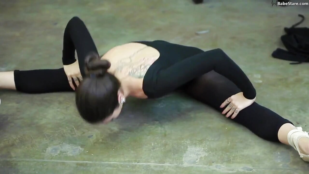 You want to join us don't you: Third ballerina wants in