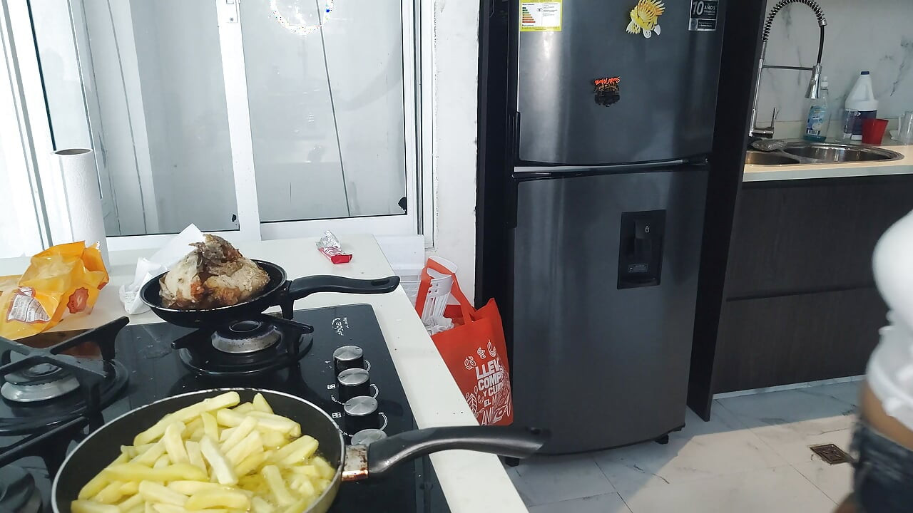 Cummy Bear ile yemek yapıyor